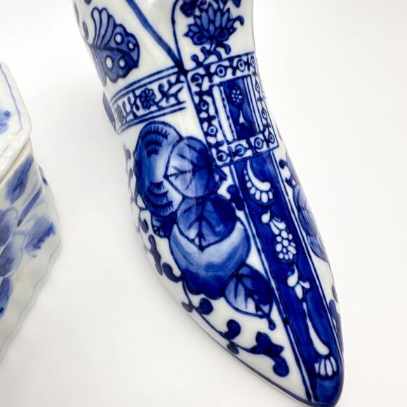 Chinese Canton Chinoiserie Blue White Trinket Box w/ Lid Plus Ceramic Shoe - Picture 12 of 13